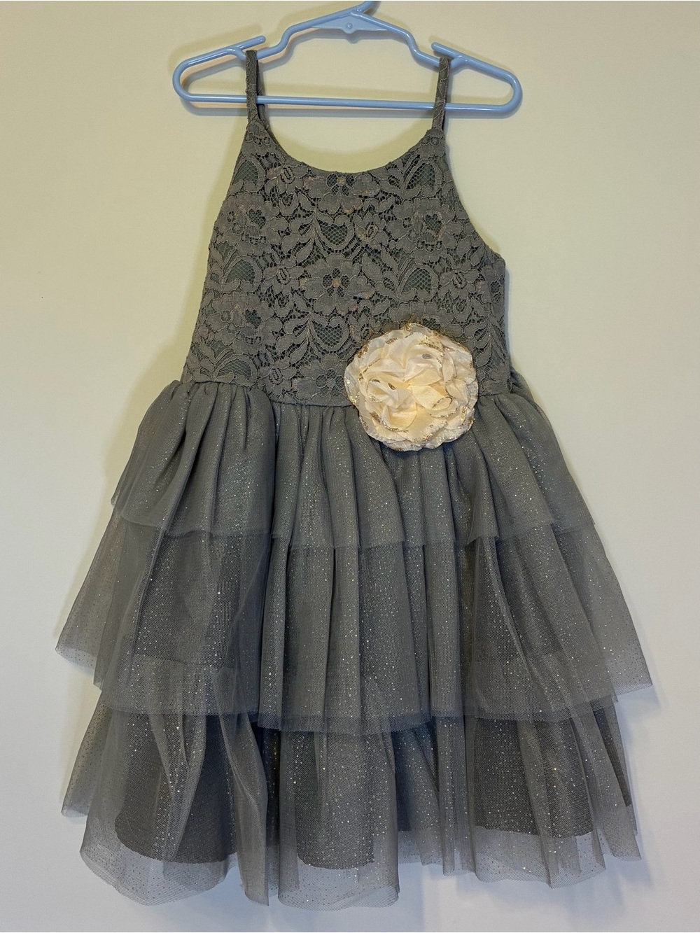 6X Girls Party Dress with Lace Bodice and Ivory Flower. Gray with gold sparkles.